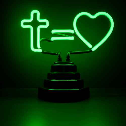 ein neongrünes Herz und Kreuz auf einem Telefon